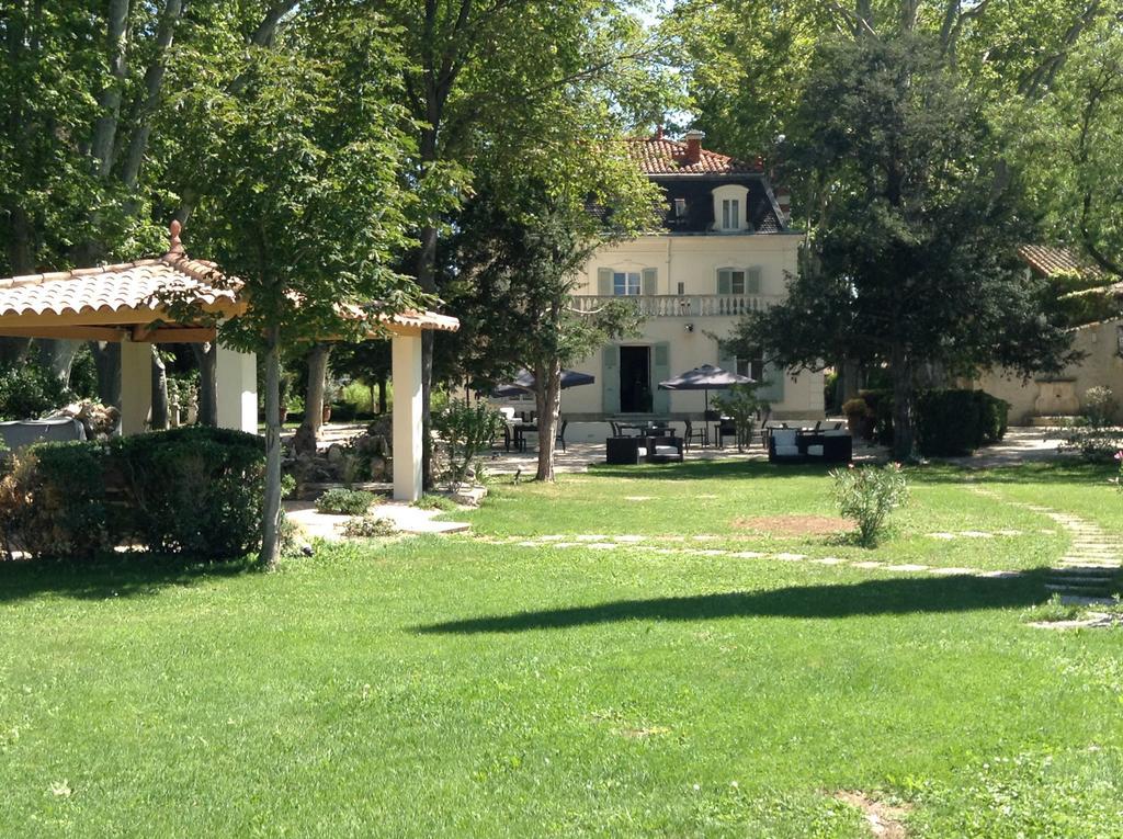 Hostellerie Les Frenes Avignon Exterior foto