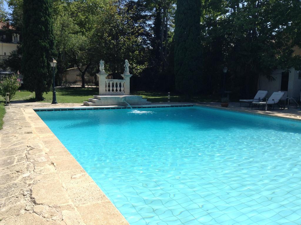 Hostellerie Les Frenes Avignon Exterior foto