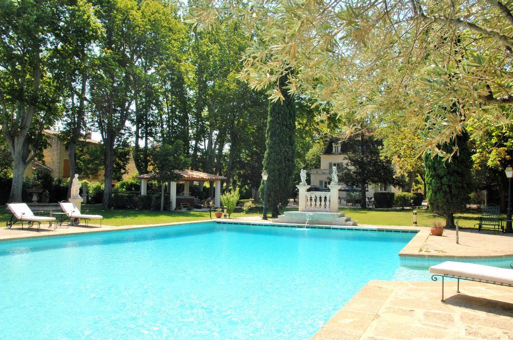 Hostellerie Les Frenes Avignon Exterior foto