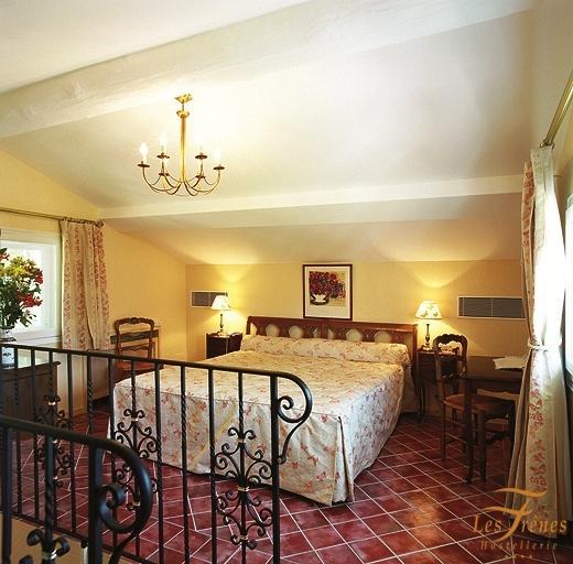 Hostellerie Les Frenes Avignon Zimmer foto